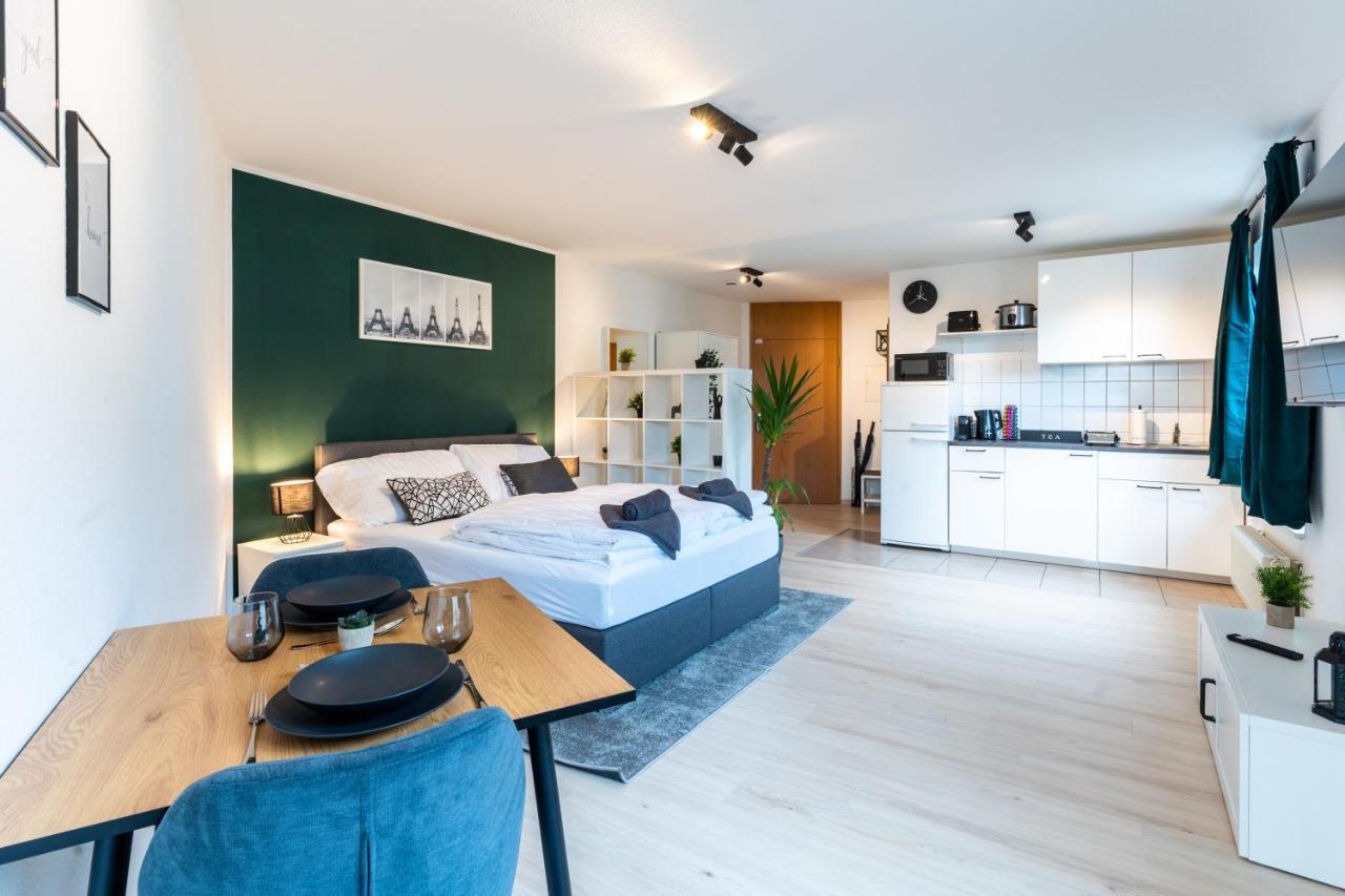Mercedes I Stuttgart I Kitchen I Home Office I Parkplatz Μπέμπλινγκεν Εξωτερικό φωτογραφία